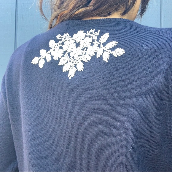 SOLD!!Ann Taylor beaded cardigan Sz M - Picture 5 of 6